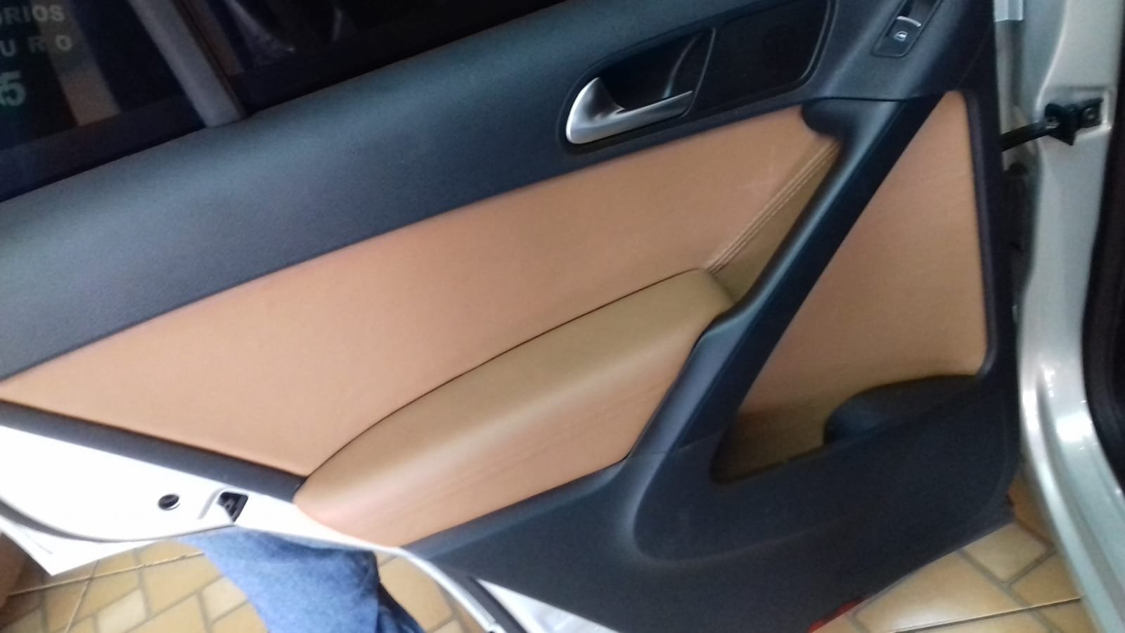 Interior em couro caramelo – Volkswagen Tiguan